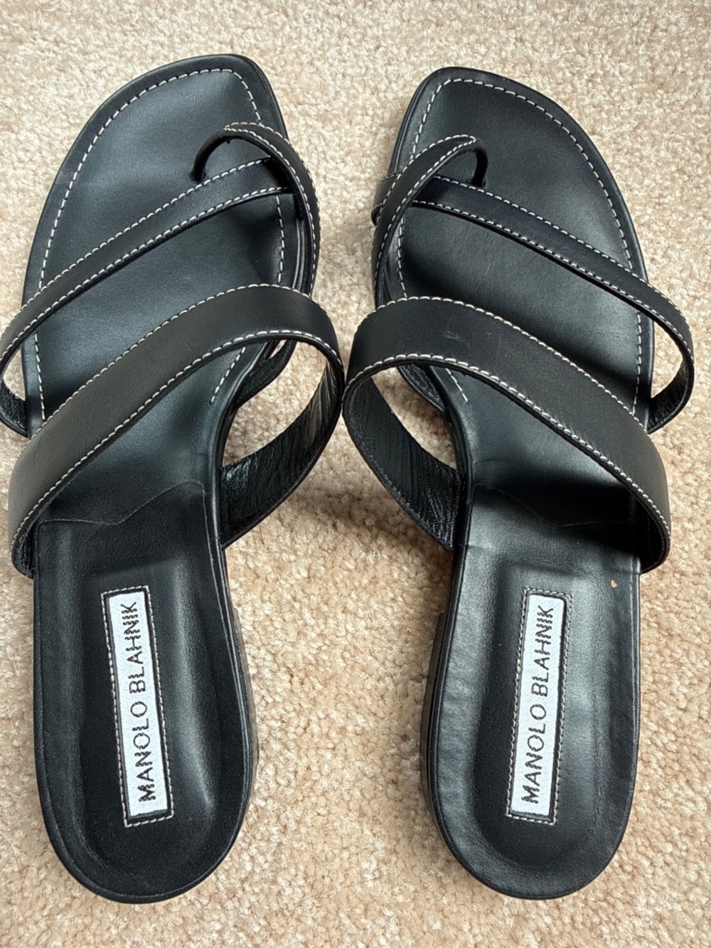 Manolo Blahnik Susa Leather Thong Sandals - Picture 2 of 3